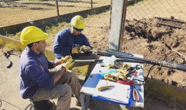 POSTALES DE LA SEMANA, REPARACION DE CABLES SUBTERRANEOS