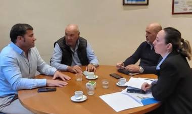 INTENDENTE NATALIO  LATTANZI CON PRESIDENTE DE AGUAS SANTAFESINAS S.A.