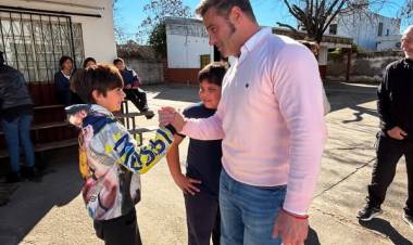 ENTREGA DE PELOTAS ESCUELA 172