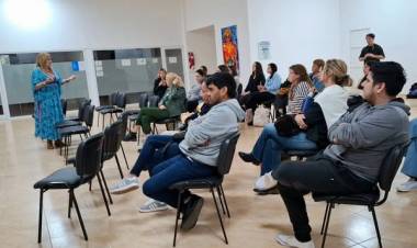 SE REALIZO EL CONVERSATORIO "BASTA DE JUGAR AL GALLITO CIEGO"