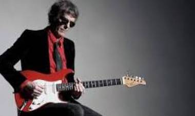 4 DE DICIEMBRE DE 2009: LUIS ALBERTO SPINETTA OFRECE UN RECITAL HISTORICO