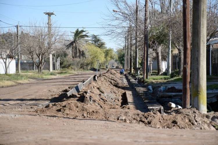 AVANZA LA CONSTRUCCIÓN DE CORDÓN CUNETA