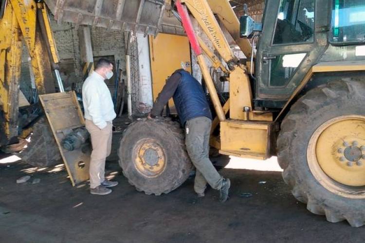 MAQUINARIA EN REPARACIÓN