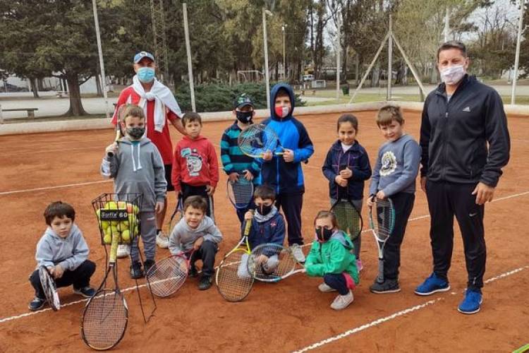 COMENZARON LAS CLASES DE TENIS