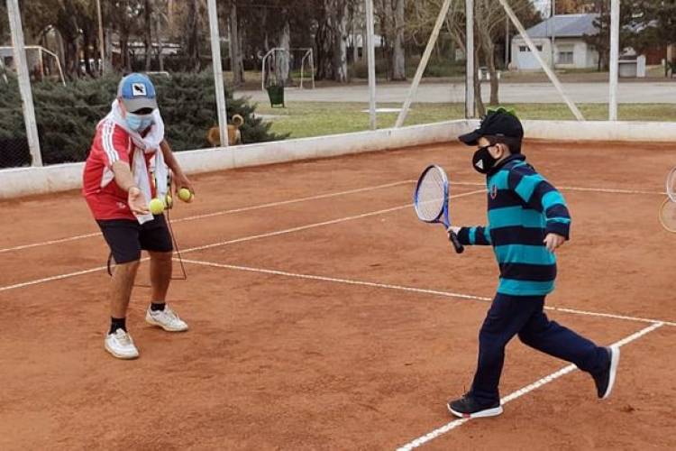 COMENZARON LAS CLASES DE TENIS