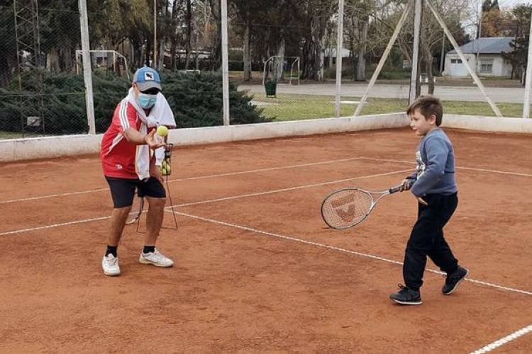 COMENZARON LAS CLASES DE TENIS