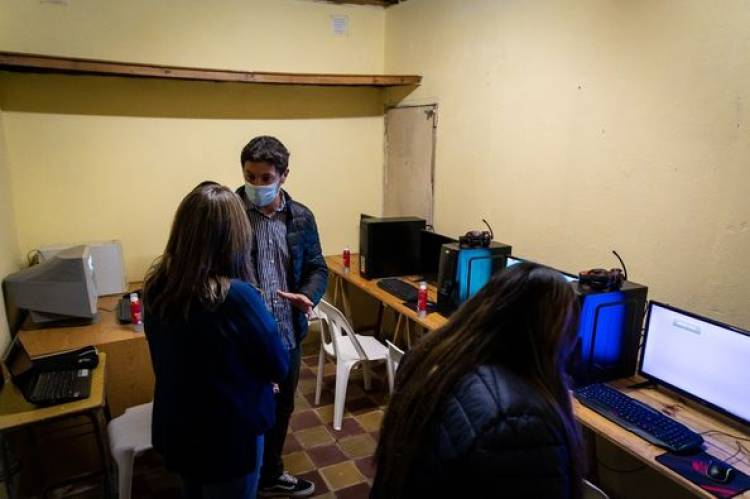 INAUGURACION DE SALA DE COMPUTACION EN EL BELGRANO