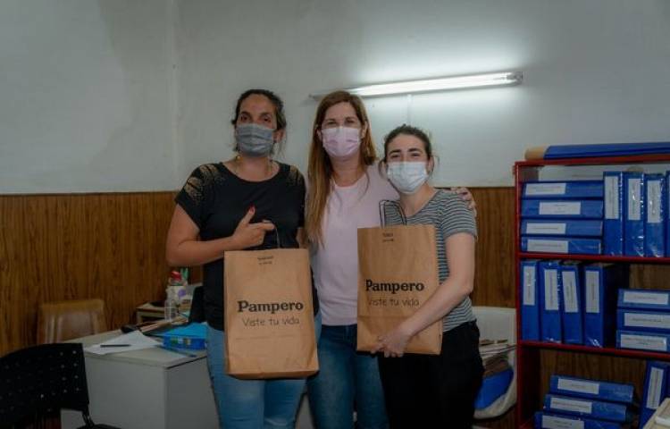 CONTINUA LA ENTREGA DE INDUMENTARIA
