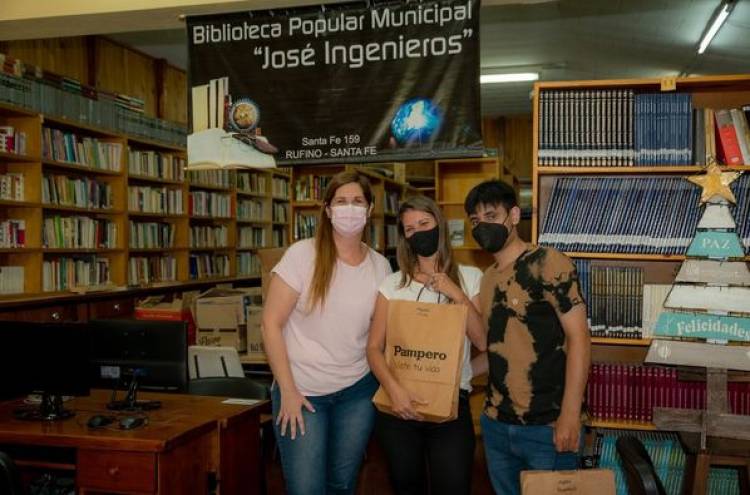 CONTINUA LA ENTREGA DE INDUMENTARIA