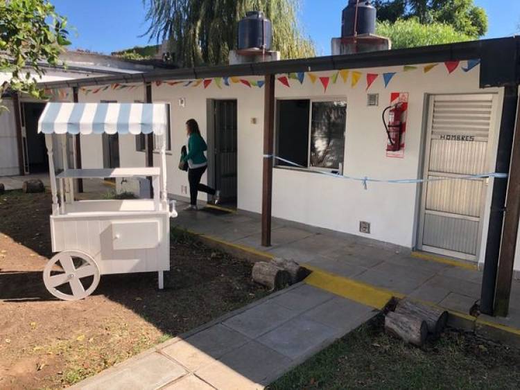 PASTOR  ROBERTO SLACHTER:  INAUGURACION DE JARDIN MATERNAL