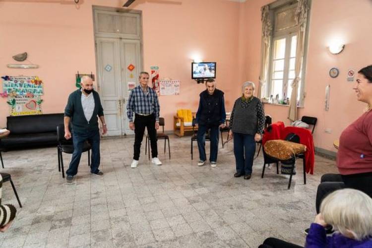 FOLKLORE PARA ADULTOS MAYORES (23/5)