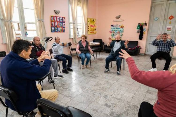 FOLKLORE PARA ADULTOS MAYORES (23/5)