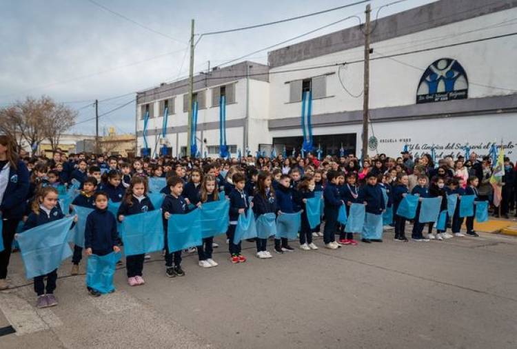 FELI&lt; DIA DE LA BANDERA