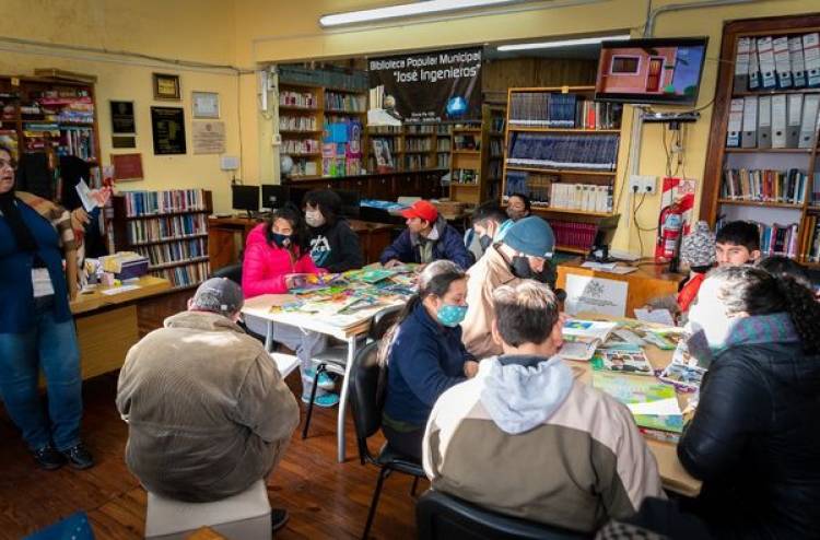 VISITA A LA BIBLIOTECA