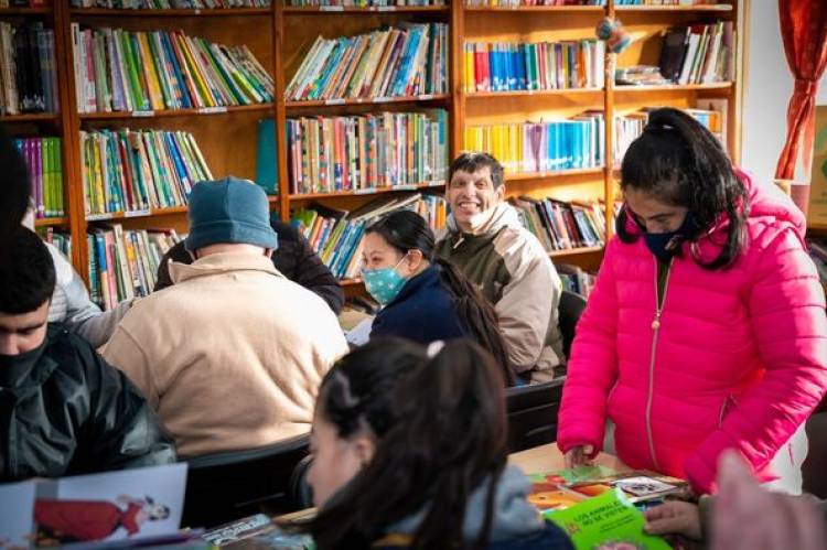 VISITA A LA BIBLIOTECA