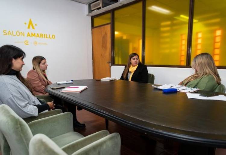  DIRECTORA DE LA  AGROTECNICA  RECIBIDA POR AUTORIDADES MUNICIPALES