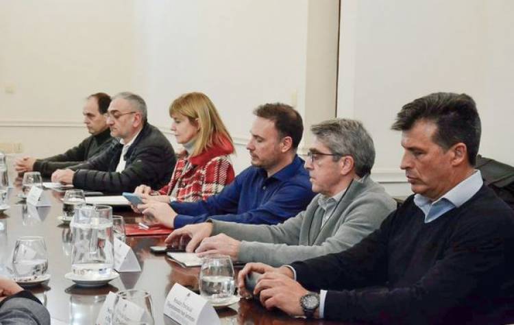 GOBERNADOR OMAR PEROTTI CON INTENDENTES Y PRESIDENTES COMUNALES (7/7)