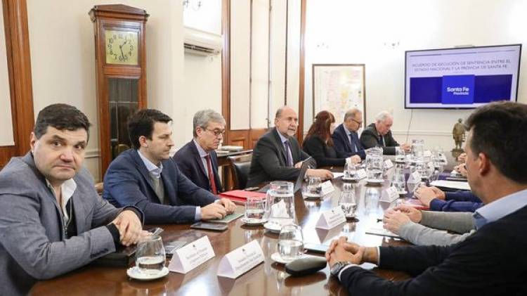 GOBERNADOR OMAR PEROTTI CON INTENDENTES Y PRESIDENTES COMUNALES (7/7)