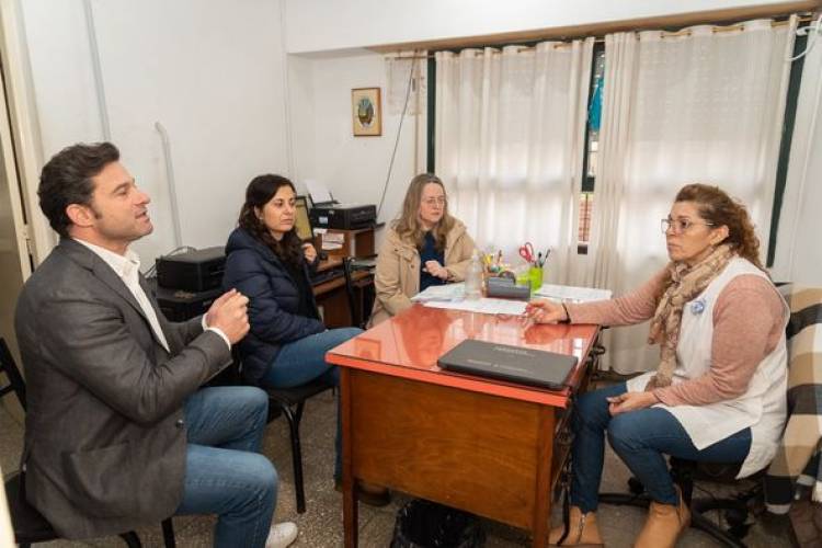 INTENDENTE NATALIO LATTANZI CON DIRECTORA EDUCACION MARINA FASANO Y CONCEJAL GISELA REINOSO EN ESCUELA 586