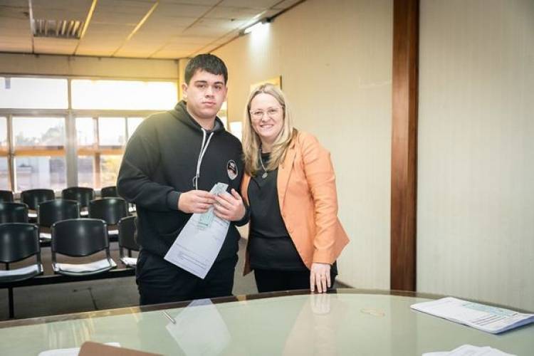 ENTREGA BECAS EDUCATIVAS (5/8)