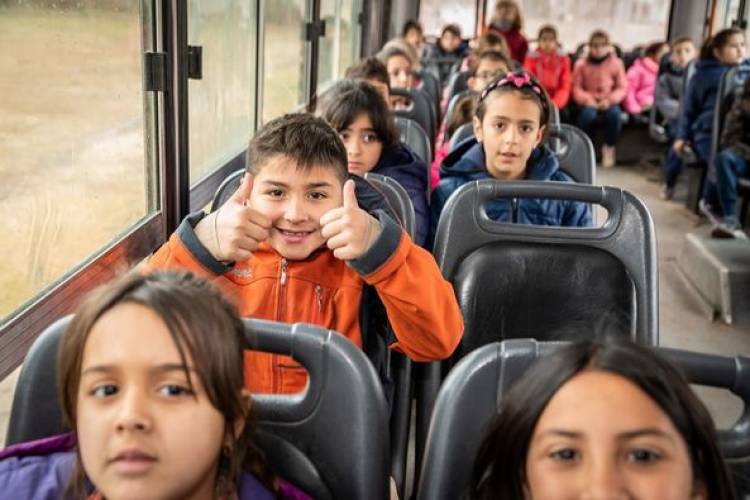 ALUMNOS ESCUELA 6031 DE RECORRIDA EN COLECTIVO POR EL CASCO HISTORICO (8/8)