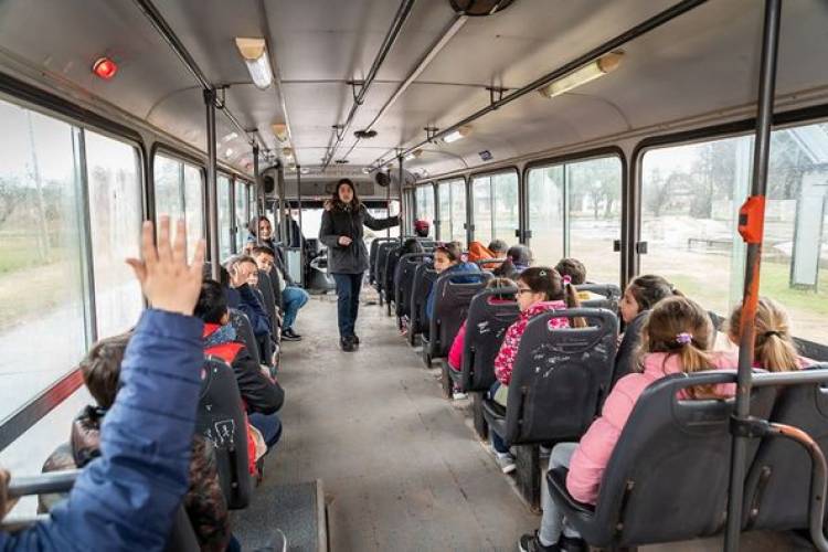 ALUMNOS ESCUELA 6031 DE RECORRIDA EN COLECTIVO POR EL CASCO HISTORICO (8/8)