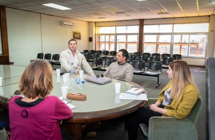 INTENDENTE NATALIO LATANZZI Y AUTORIDADES MUNICIPALES RECIBIERON A INTEGRANTES DE ONG "CREANDO FUTURO"