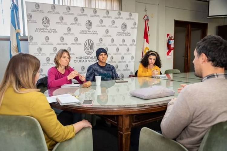 INTENDENTE NATALIO LATANZZI Y AUTORIDADES MUNICIPALES RECIBIERON A INTEGRANTES DE ONG "CREANDO FUTURO"