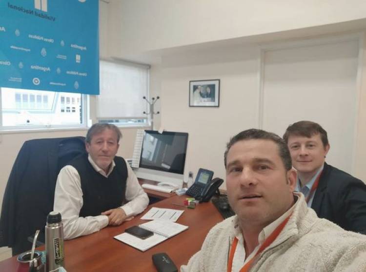 INTENDENTE NATALIO LATANZZI CON SECRETARIO DE PLANIFICACION URBANA MARIANO REY EN BUENOS AIRES