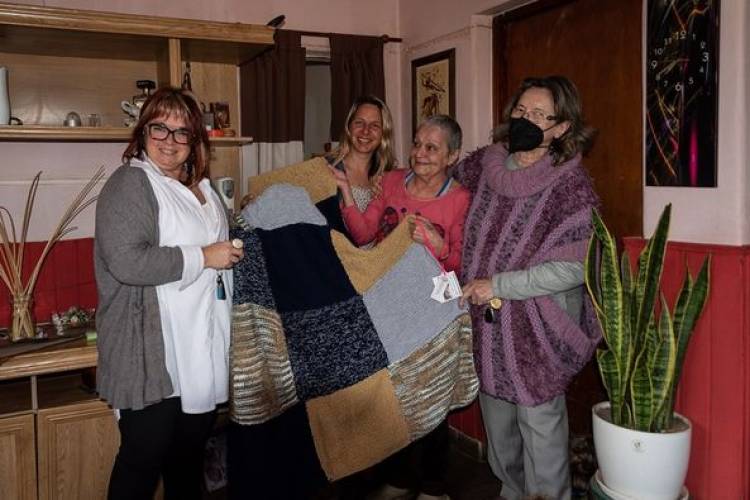 GRACIAS TEJEDORAS SOLITARIAS