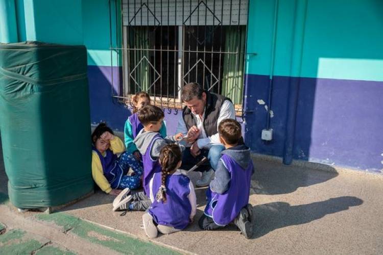 INTENDENTE NATALIO LATANZZI VISITA JARDIN N1 50 Y N1 320 (26/8)