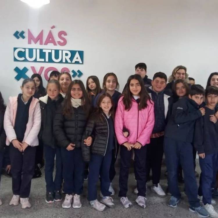 ALUMNOS DE 6TO GRADO DE ESCUELA N° 171 VISITARON EL CENTRO CULTURAL MUNICIPAL