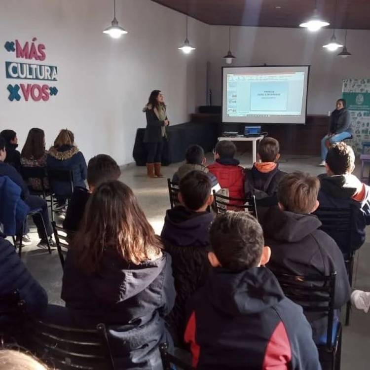 ALUMNOS DE 6TO GRADO DE ESCUELA N° 171 VISITARON EL CENTRO CULTURAL MUNICIPAL