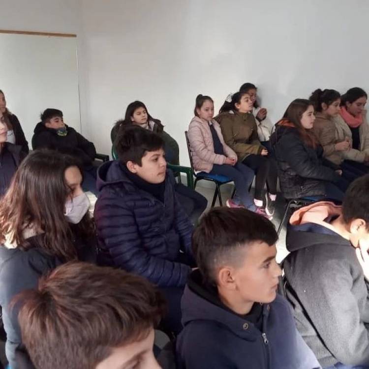 ALUMNOS DE 6TO GRADO DE ESCUELA N° 171 VISITARON EL CENTRO CULTURAL MUNICIPAL