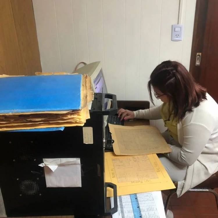 ALUMNA REALIZANDO PRACTICAS EDUCATIVAS EN OFICINA COMPUTOS DE LA MUNICIPALIDAD