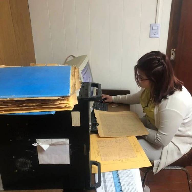 ALUMNA REALIZANDO PRACTICAS EDUCATIVAS EN OFICINA COMPUTOS DE LA MUNICIPALIDAD