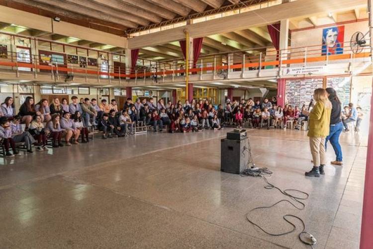 CHARLA CON ESTUDIANTES