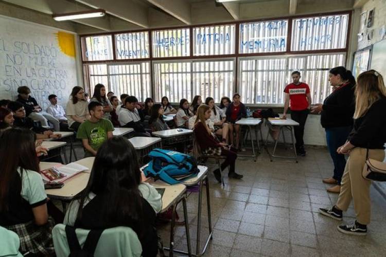 CHARLA CON ESTUDIANTES