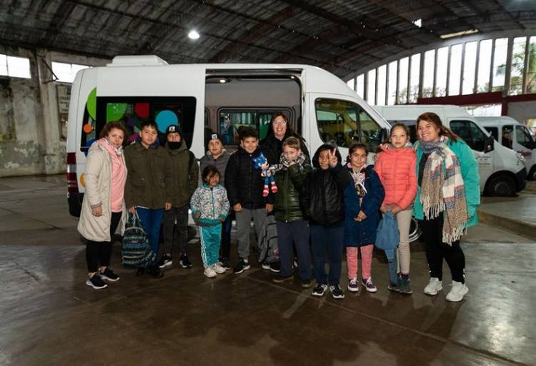 ALUMNOS ESCUELA N° 2048 Y JARDIN N° 116 VIAJARON A VENADO TUERTO (19/9)