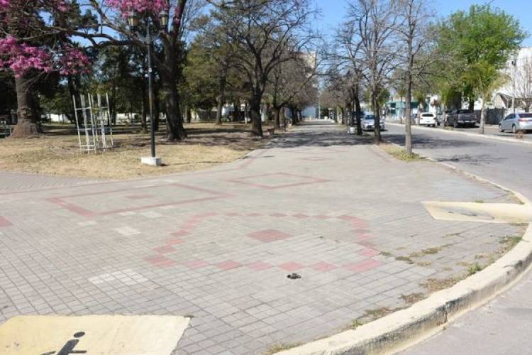RENOVACION DE VEREDAS EN PLAZA SARMIENTO
