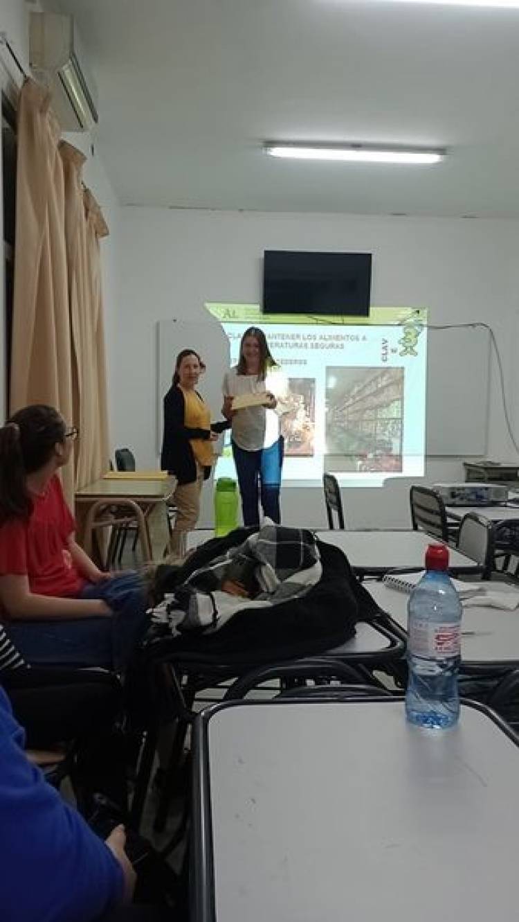 CAPACITACION EN ALIMENTOS PARA ESTUDIANTES