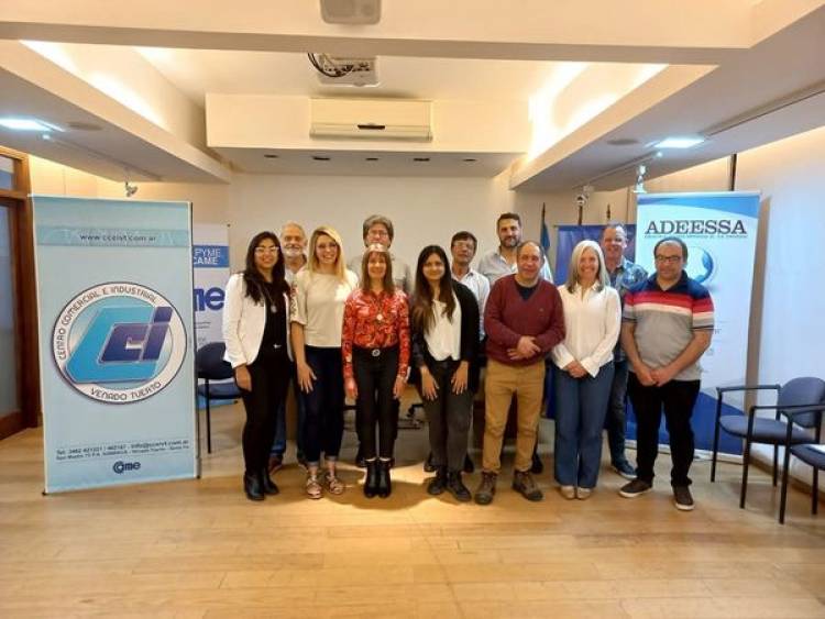 REUNION REFERENTES DE LOS  CENTROS COMERCIALES DE TEODELINA, RUFINO Y VENADO TUERTO