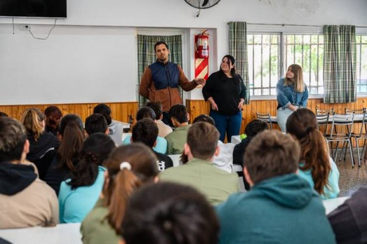 SEGUIMOS CON LAS CHARLAS SOBRE MEDIO AMBIENTE