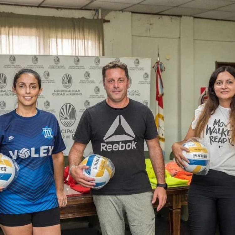 DONACION DE MATERIAL DEPORTIVO
