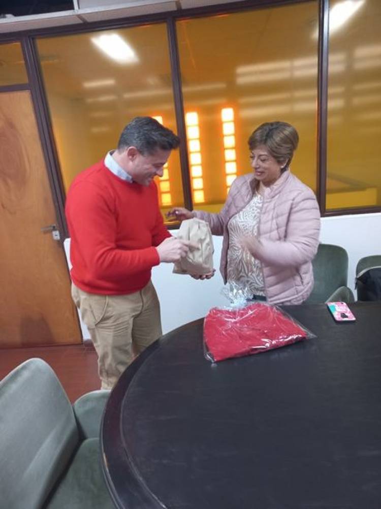INTENDENTE NATALIO LATTANZI ENTREGA EL PREMIO