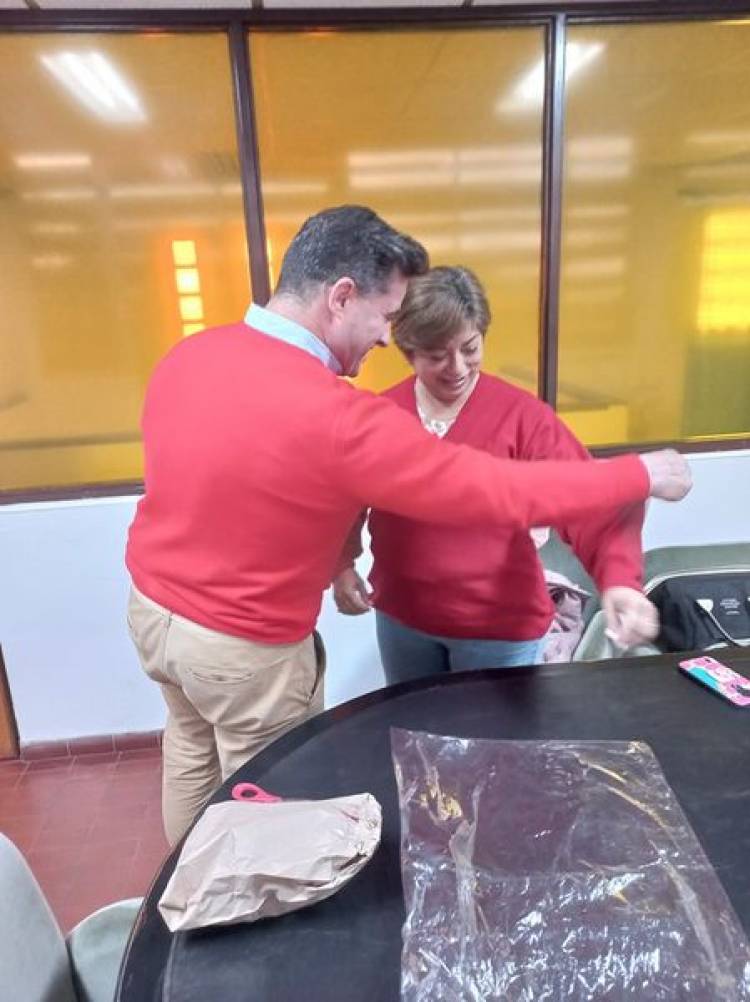 INTENDENTE NATALIO LATTANZI ENTREGA EL PREMIO