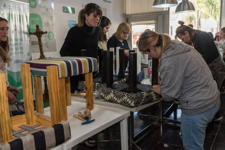 FINALIZO EL TALLER DE TAPICERIA