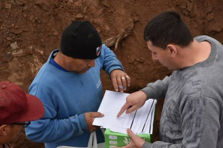 ENTREGA DE INDUMENTARIA A TRABAJADORES