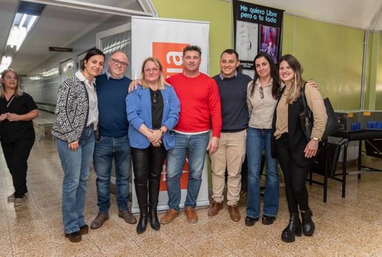 ENTREGA DE ELEMENTOS DEL BANCO DE GALICIA AL HOSPITAL SAMCO