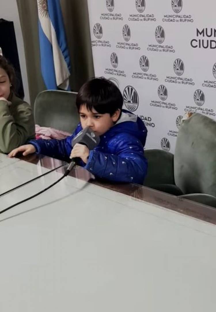 INTENDENTE NATALIO LATTANZI VIVIO EXPERIENCIA CON NIÑOS DE ESCUELA N° 6031